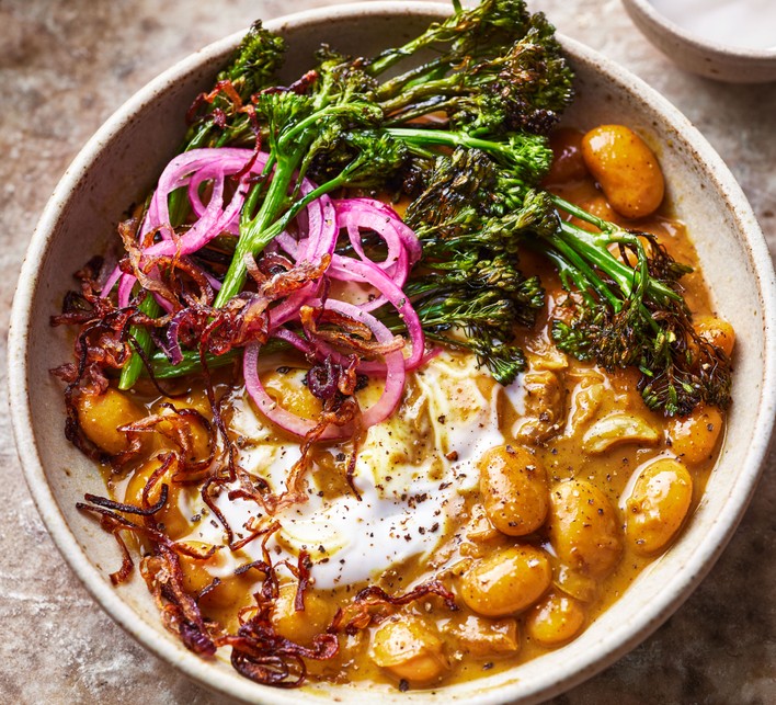 Butter beans with onions three ways Butter beans with onions three ways served in a bowl with crispy broccoli