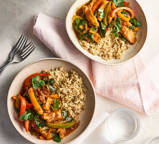 Chicken jalfrezi with spinach, brown rice and quinoa