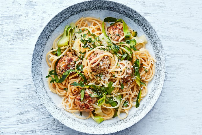 Summer meatballs & spaghetti Summer meatballs & spaghetti served in a bowl