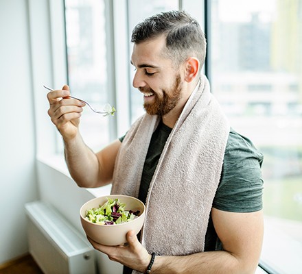 Man eating healthy meal